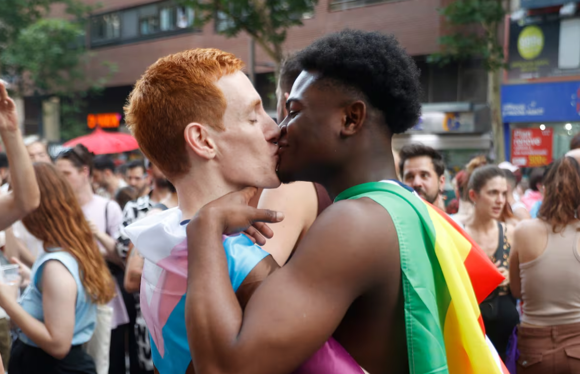 Asistentes a la manifestación del Orgullo crítico de Madrid el 28 de junio. FOTO: J.C. HIDALGO (EFE)